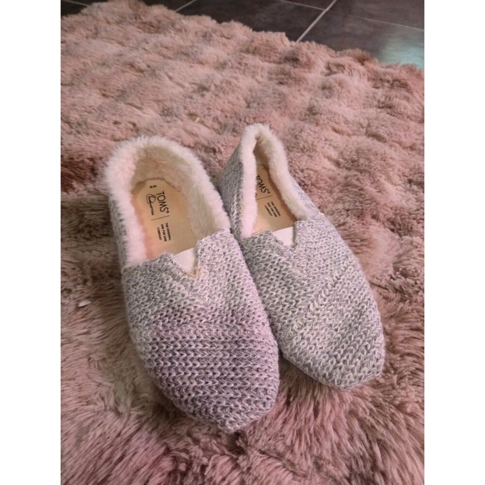 Knit and fur shoes
